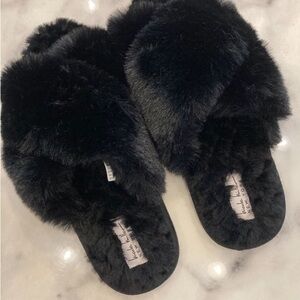 Nicole Miller Black Faux Fur Slippers